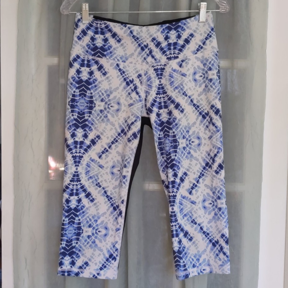 Victoria Sport Crop Leggings, mid-rise, size M